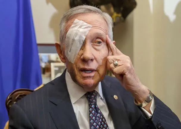 PHOTO: Senate Minority Leader Harry Reid talks to reporters on Capitol Hill in Washington, Jan. 22, 2015, for the first time since he suffered an eye injury and broken ribs on New Year's Day. (J. Scott Applewhite/AP, FILE)