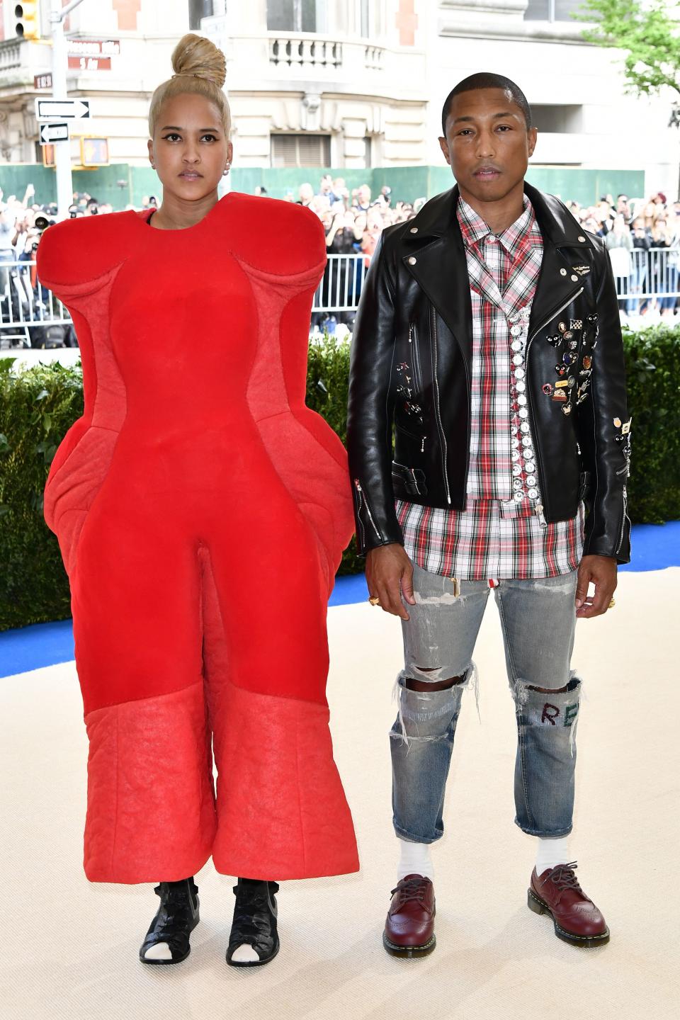<h1 class="title">Helen Lasichanh and Pharrell Williams in Comme des Garçons</h1><cite class="credit">Photo: Getty Images</cite>