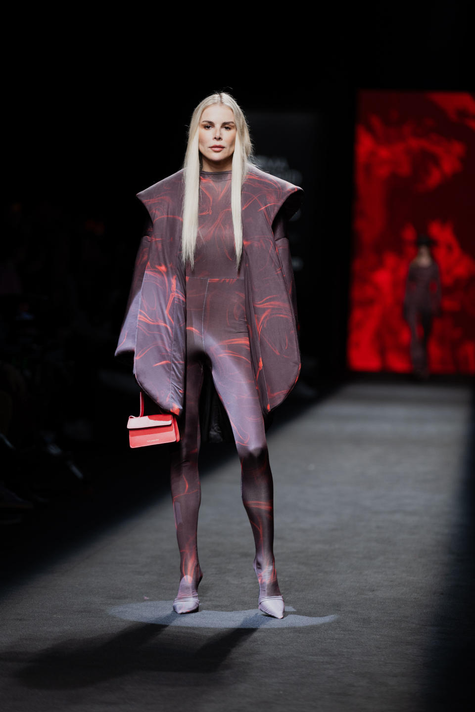 Agueda López desfilando en la Mercedes Benz Fashion Week Madrid de 2024. (Patricia J. Garcinuno/Getty Images)