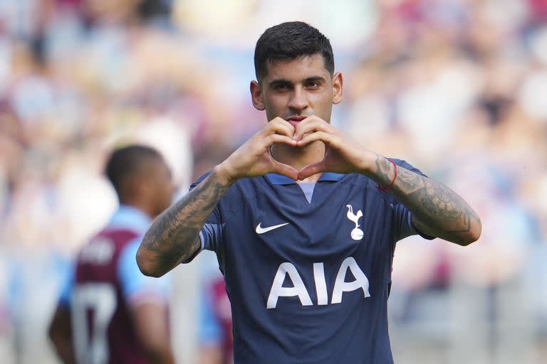 Cristian Romero será protagonista por Tottenham Hotspur en el clásico londinense contra Arsenal, por la Premier League.