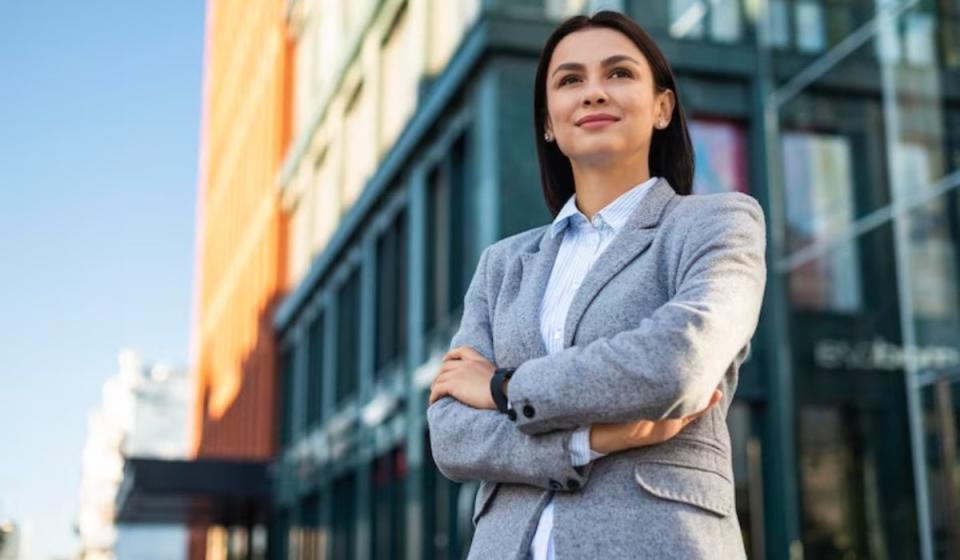 Las mamás trabajadoras y ejecutivas impactan positivamente en sus hijos. Imagen: @ freepik