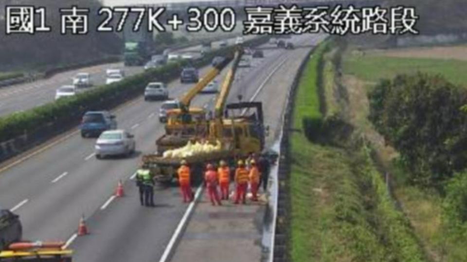 連假國道火燒車，車流一度回堵5K。（圖／翻攝自高公局）