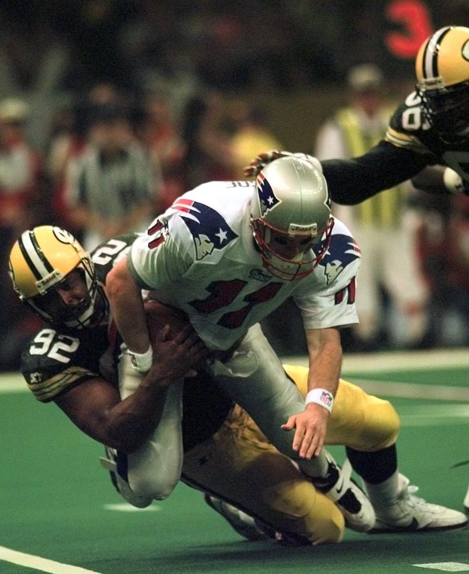 Green Bay Packers defensive end Reggie White (92) sacks New England Patriots quarterback Drew Bledsoe (11) in the third quarter of Super Bowl XXXI Sunday, Jan. 26, 1997 at the Superdome in New Orleans. (AP Photo/Dave Martin)