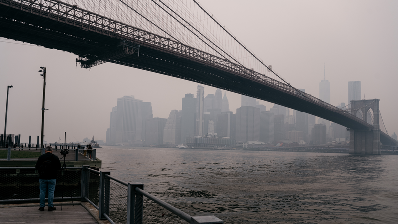 Spans like the Brooklyn Bridge still lack protection from ship strikes. - Photo: Scott Heins (Getty Images)