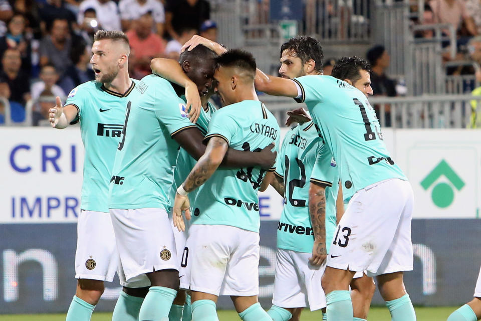 CAGLIARI, ITALY - SEPTEMBER 01:Romelu Lukaku of Inter scores his goal 1-2   during the Serie A match between Cagliari Calcio and FC Internazionale at Sardegna Arena on September 1, 2019 in Cagliari, Italy.  (Photo by Enrico Locci/Getty Images)