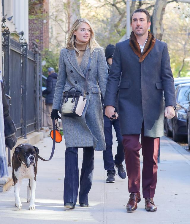 Kate Upton holding her baby daughter Genevieve Upton Verlander on the  Fotografía de noticias - Getty Images