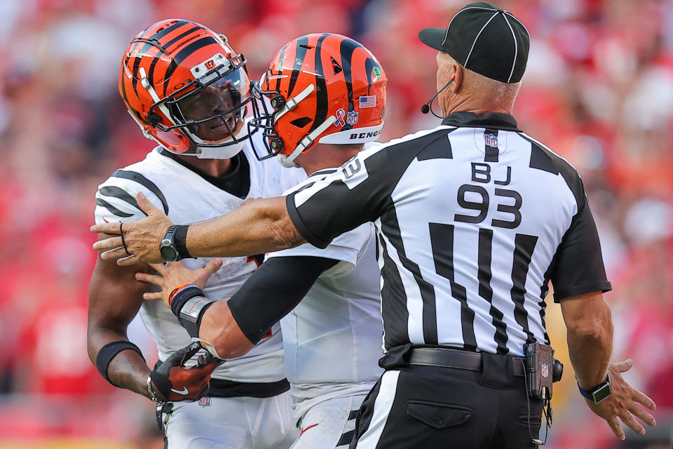 KANSAS CITY, MISSOURI - SEPTEMBER 15: Joe Burrow #9 of the Cincinnati Bengals holds back JaMarr Chase #1 of the Cincinnati Bengals from arguing in the fourth quarter with Trent McDuffie #22 of the Kansas City Chiefs at GEHA Field at Arrowhead Stadium on September 15, 2024 in Kansas City, Missouri. (Photo by David Eulitt/Getty Images)