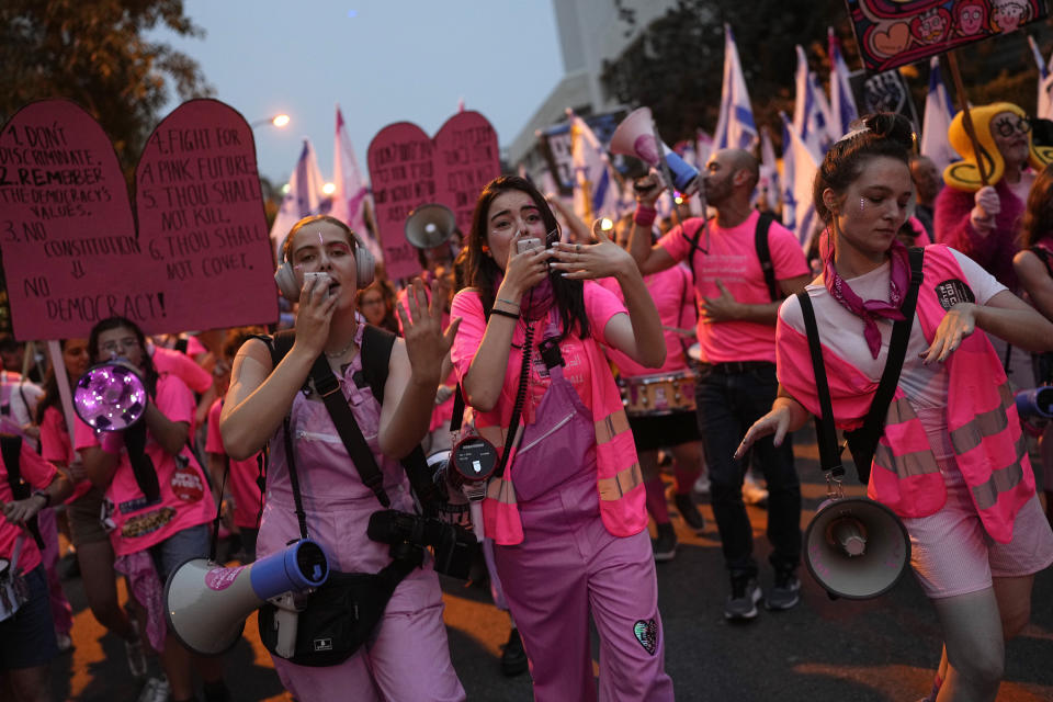 Israelis protest plans by Prime Minister Benjamin Netanyahu's far-right government to overhaul the judicial system, in Tel Aviv, Israel, Saturday, May 27, 2023. (AP Photo/ Ohad Zwigenberg)