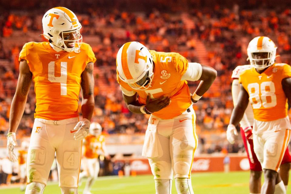 Hendon Hooker (center) and the Vols offense has the ability to break a record it set last year.