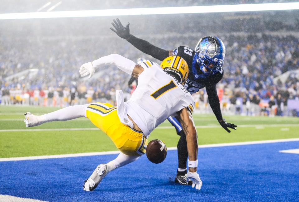 Kentucky Wildcats defensive back Andru Phillips (23) defends against Missouri Tigers wide receiver Theo Wease Jr. (1).