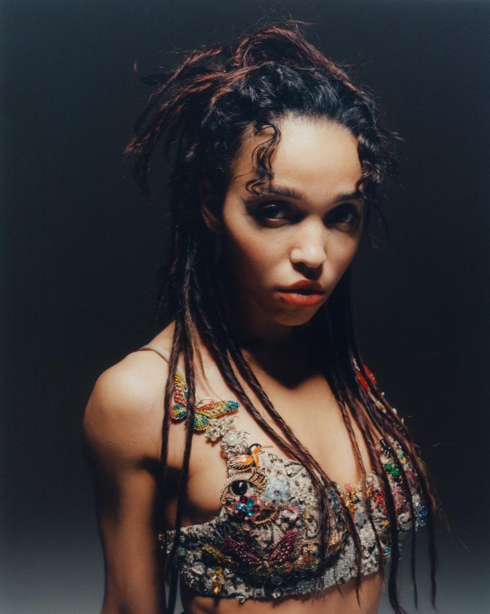 FKA twigs photographed by Louie Banks and ES Magazine (FKA twigs photographed by Louie Banks and ES Magazine)