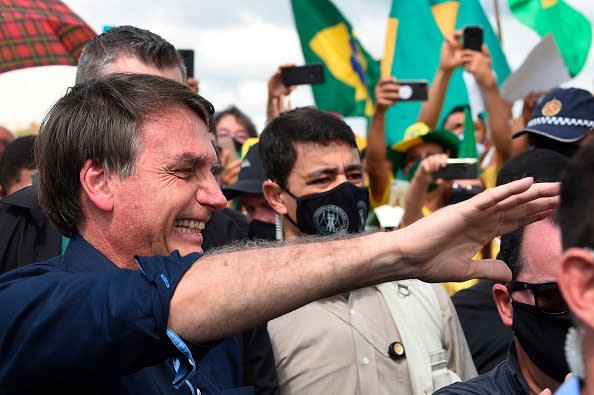 Presidente de Brasil Jair Bolsonaro admite que tiene COVID-19