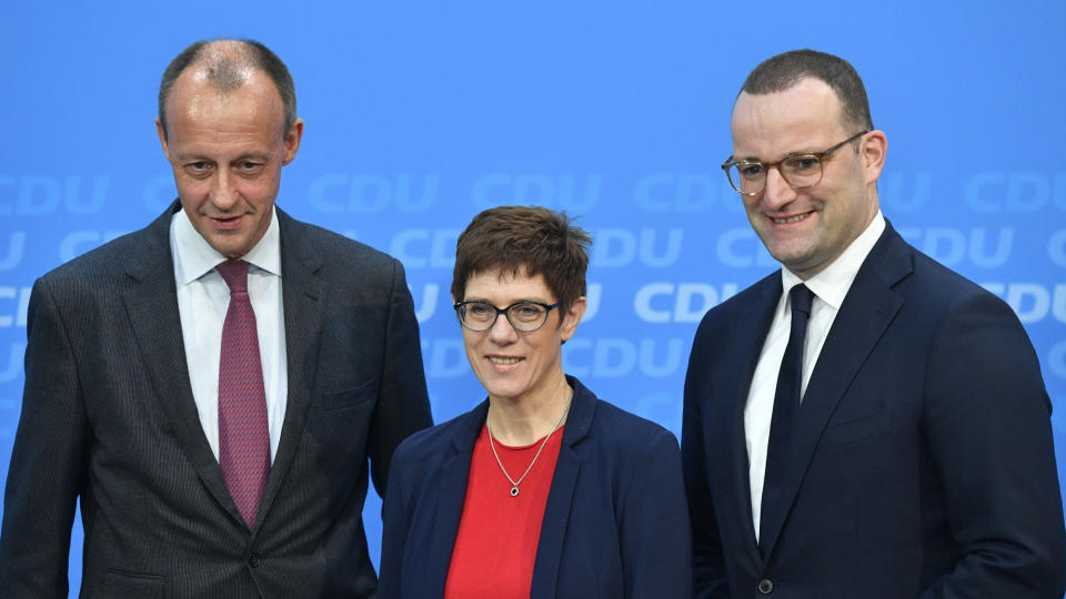 Friedrich Merz, Annegret Kramp-Karrenbauer und Jens Spahn kandidieren um die CDU-Spitze. (Bild: John MacDougall/AFP/Getty Images)