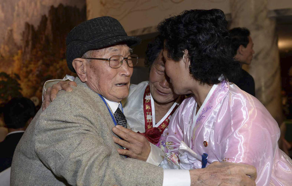 South Korean Yoo Youn-shick, 92 meets with his North Korean nieces during the Separated Family Reunion Meeting at Diamond Mountain resort in North Korea, Thursday, Feb. 20, 2014. (AP Photo/Korea Pool, Kim Ju-sung)