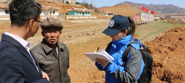 Un equipo del Programa Mundial de Alimentos supervisa la situación de escasez en una zona rural de Corea del Norte, en 2019