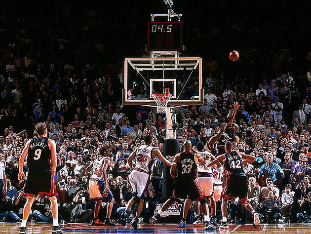 Anthony Carter nails the runner, in 2000. (Getty Images)