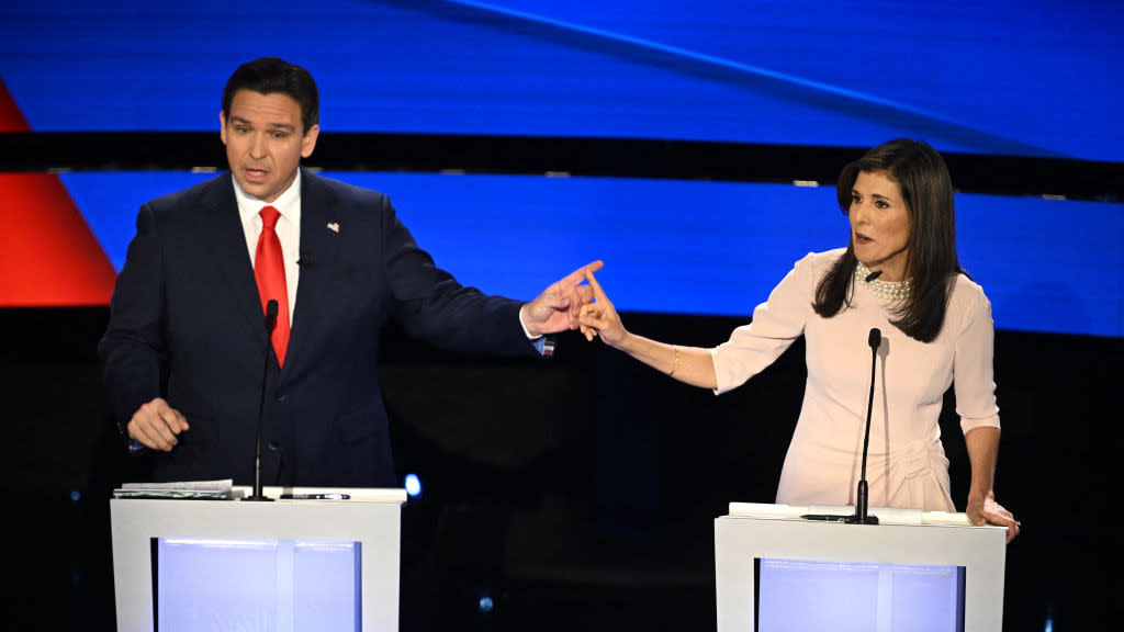  Ron DeSantis and Nikki Haley debate. 