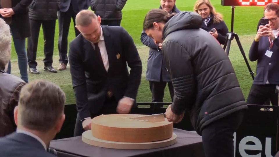 Worries for Manchester United strike pair as Wayne Rooney and Zlatan Ibrahimovic can't even cut through wheel of cheese
