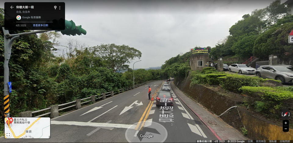 圖／近幾年台灣也借鏡日本的減速設計，像是台北仰德大道一段，就可見到類似日本的減速警示標線，提醒駕駛下坡放慢速度。