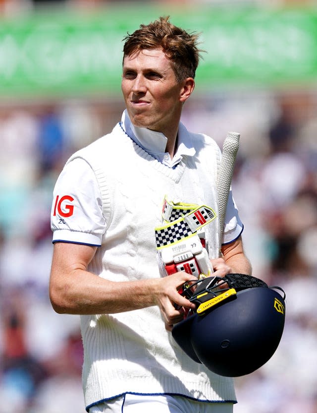 Zak Crawley removes his helmet after being dismissed in the fifth Ashes Test of 2023.