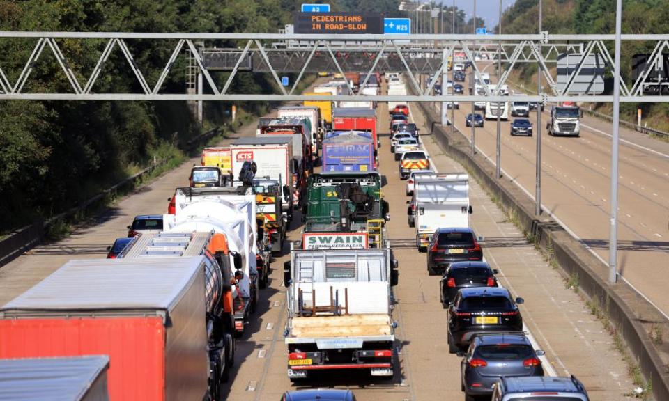 tailback on M25