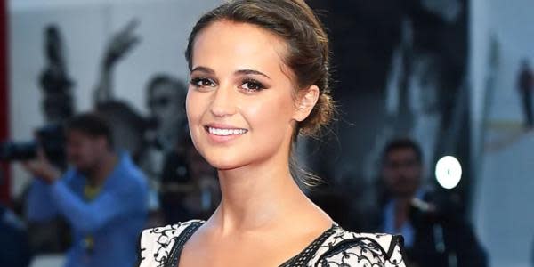 Alicia Vikander declara que cuando llegó a lo más alto de la fama, se sintió más triste que nunca