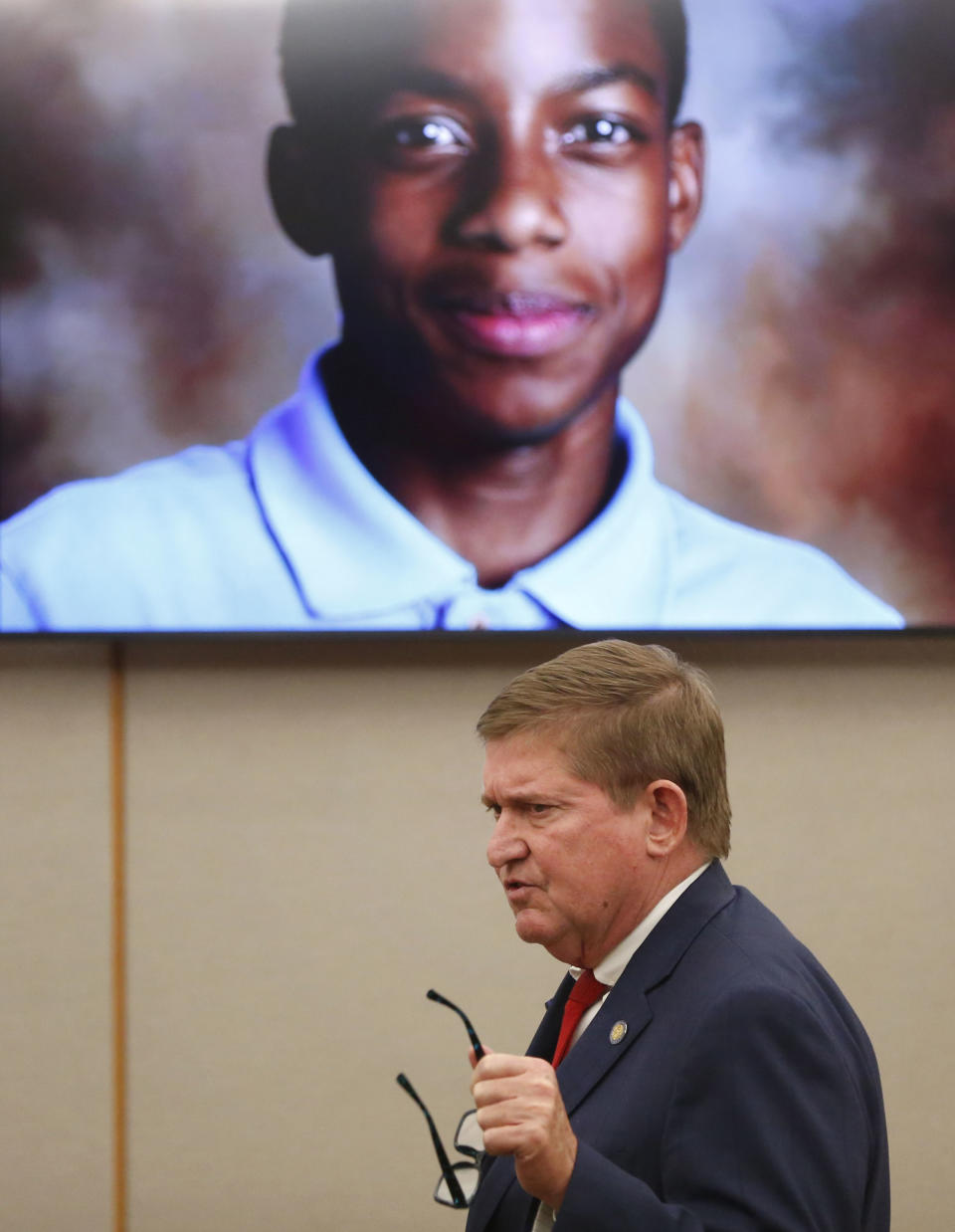 Lead prosecutor Michael Snipes gives a closing argument in the trial of former Balch Springs police officer Roy Oliver, who is charged with the murder of 15-year-old Jordan Edwards, at the Frank Crowley Courts Building in Dallas on Monday, Aug. 27, 2018. (Rose Baca/The Dallas Morning News via AP, Pool)