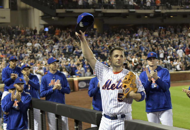 Wright walks off to long ovation in farewell game with Mets