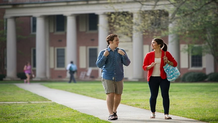 DAO apoya a estudiantes Latinoamericanos