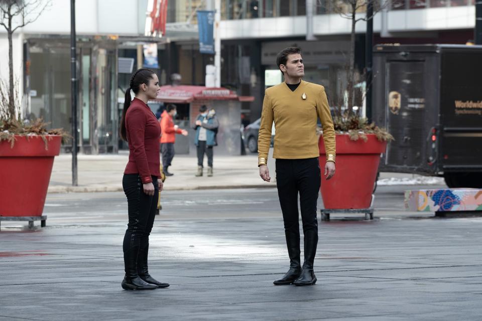 Christina Chong as La’an and Paul Wesley as Kirk in episode 203 “Tomorrow and Tomorrow and Tomorrow” of Star Trek: Strange New Worlds, streaming on Paramount+, 2023. Photo Cr: Michael Gibson/Paramount+