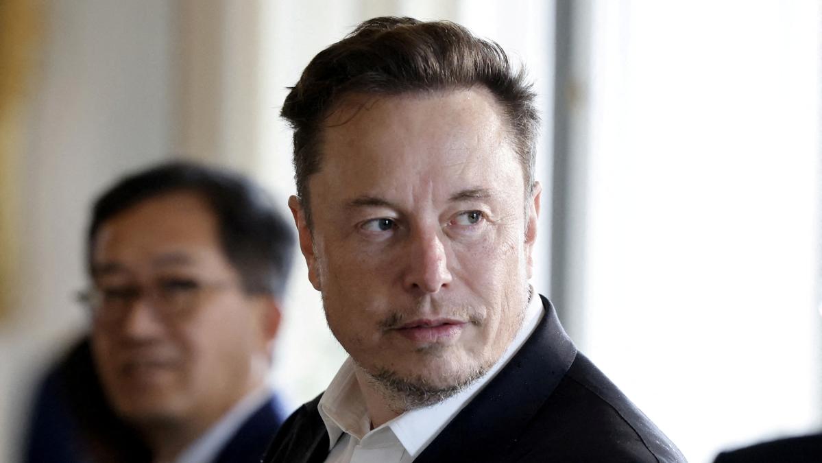 Tesla CEO Elon Musk’s bid for more pay gets a billionaire’s backing