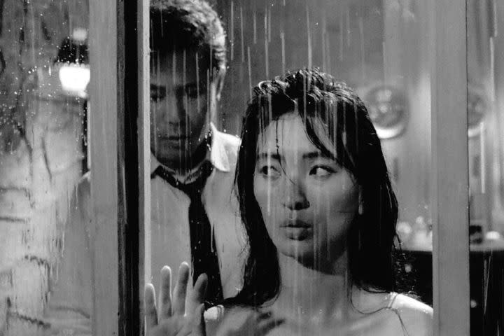 Jin Kyu Kim and Eun-shim Lee in The Housemaid (1960).