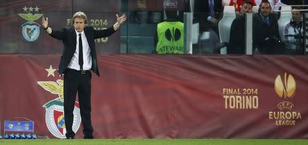 Benfica's coach Jorge Jesus gestures during their Europa League final soccer match against Sevilla at the Juventus stadium in Turin, May 14, 2014. REUTERS/Tony Gentile