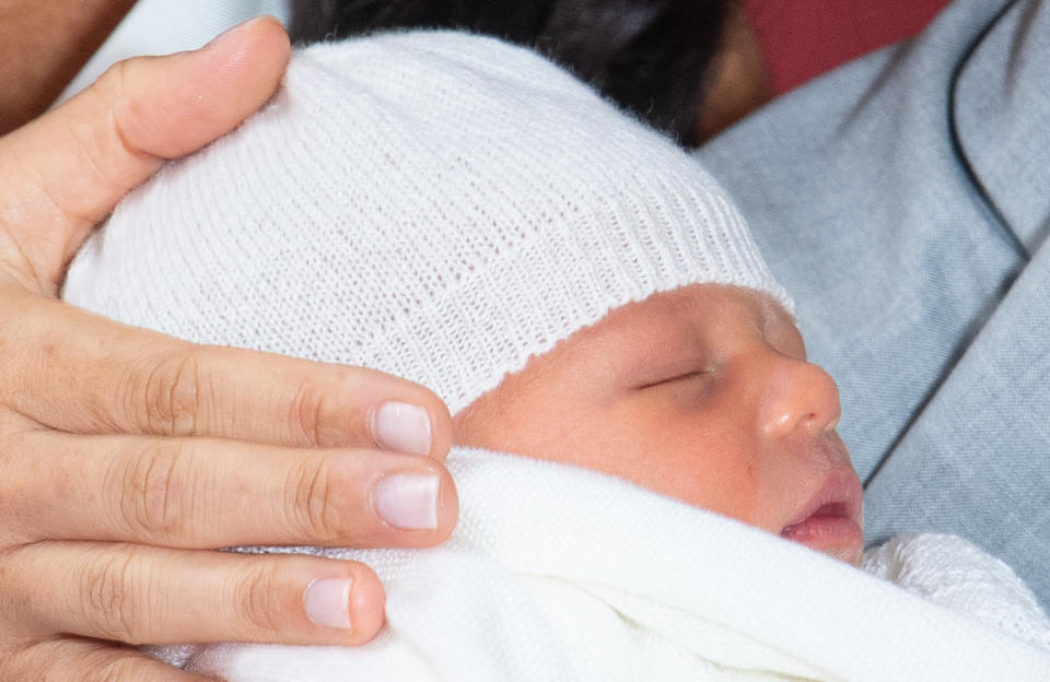 WINDSOR, ENGLAND - MAY 08: Prince Harry, Duke of Sussex and Meghan, Duchess of Sussex, pose with their newborn son Archie Harrison Mountbatten-Windsor during a photocall in St George's Hall at Windsor Castle on May 8, 2019 in Windsor, England. The Duchess of Sussex gave birth at 05:26 on Monday 06 May, 2019. (Photo by Dominic Lipinski - WPA Pool/Getty Images)