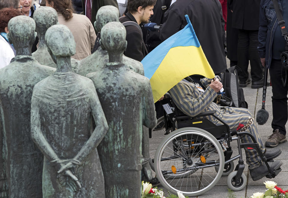 Ukrainian flag beside the memorial