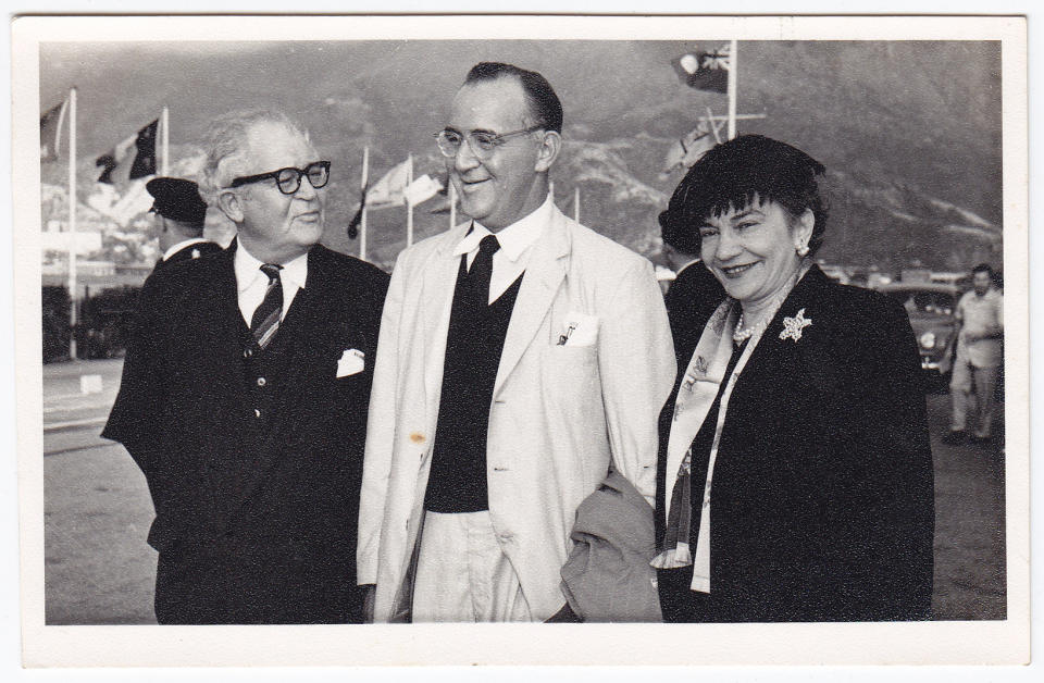 1957 年 1 月，歐德禮（左一）舊照。（受訪者提供圖片）