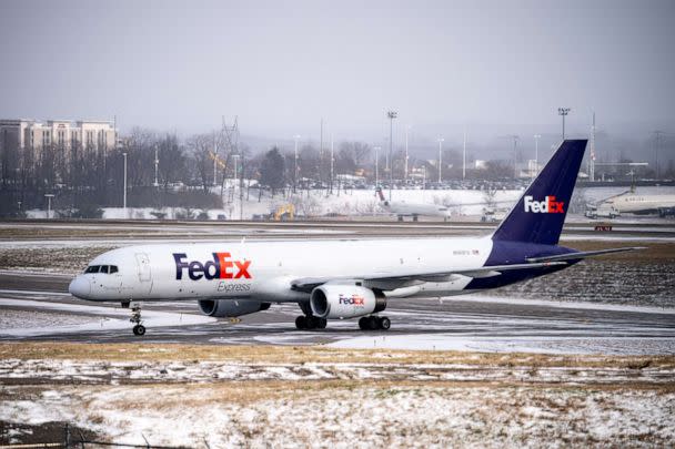 PHOTO: A FedEx flight taxis at Nashville International Airport in Nashville, Tenn., on Dec. 23, 2022. (Andrew Nelles/The Tennessean via USA Today Network)