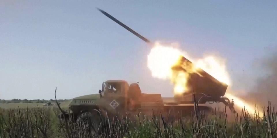 Russian troops shooting missiles