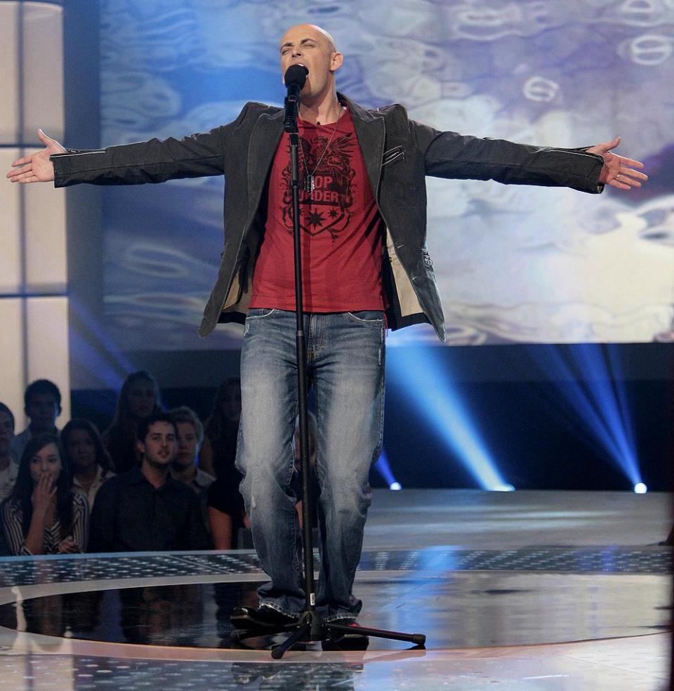 Phil Stacey performs in front of the judges on 6th season of American Idol.