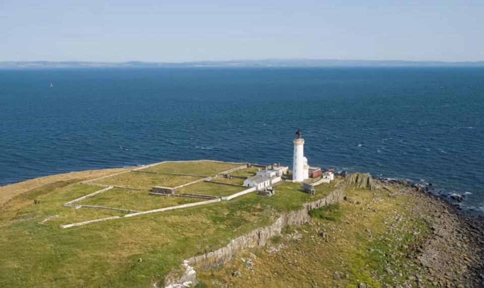 6 bedroom island for sale in Isle of Arran, KA27 Offers in excess of £350,000. Former Lighthouse Keeper’s accommodation including 2 reception rooms, 5 bedrooms and bathroom. (Knight Frank)