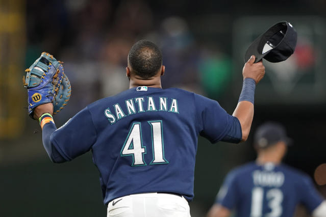 Seattle Mariners acquire first baseman Carlos Santana from Kansas