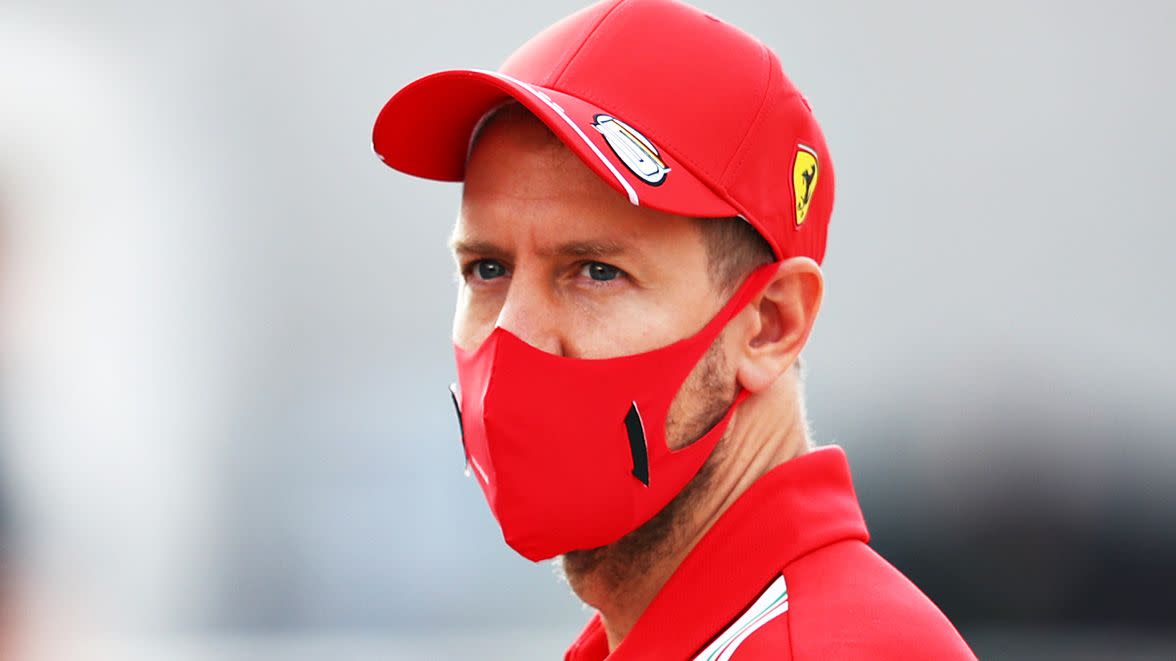 Sebastian Vettel ha sugerido que el coche de su compañero de equipo Charles Leclerc es más rápido que el suyo, lo que le ha valido una rápida reprimenda del jefe de Ferrari, Mattia Binotto. (Foto de Mark Thompson/Getty Images)