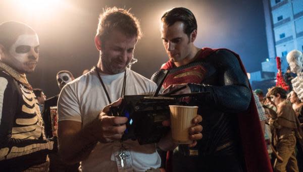 Zack Snyder y Henry Cavill en el set de 'Batman vs Superman: El Origen de la Justicia'