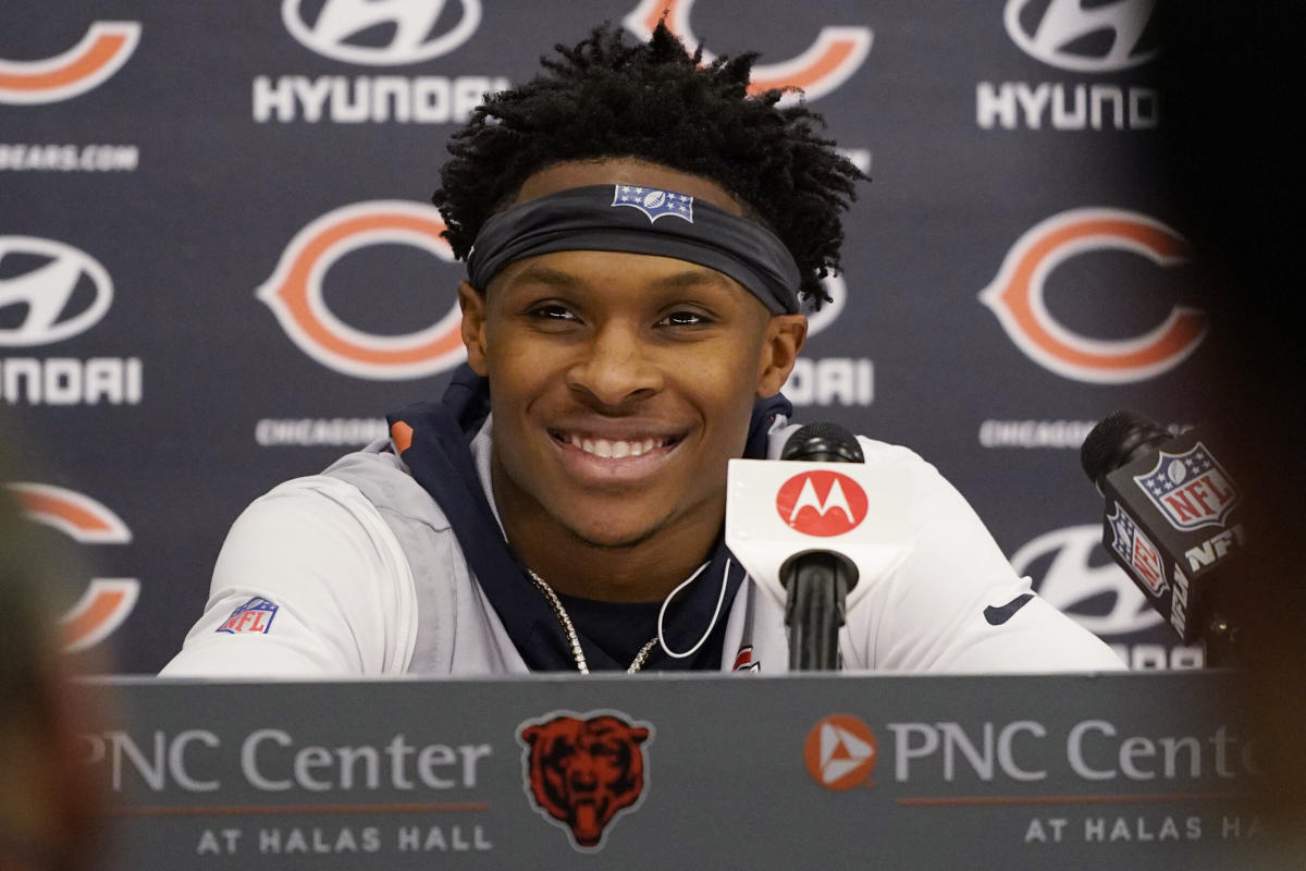 Bears WRs Darnell Mooney, Chase Claypool cleared to practice Wednesday