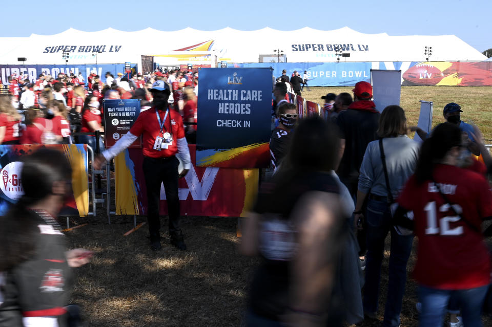 Health care workers enter the stadium prior to Super Bowl LV when the Tampa Bay Buccaneers will take on the defending champion Kansas City Chiefs at Raymond James Stadium on February 07, 2021 in Tampa, Florida. (Photo by Douglas P. DeFelice/Getty Images)