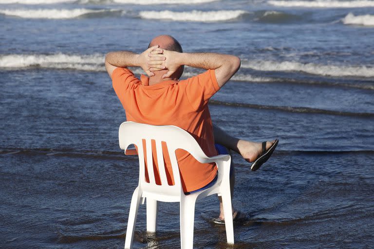 Todos los años desde hace cuatro décadas, Carlos Rottemberg se instala en Mar del Plata y pasa toda la temporada allí, en un departamento en Playa Grande que es su segundo hogar desde 1991