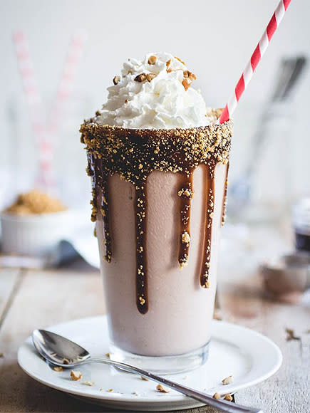 KENTUCKY DERBY PIE MILKSHAKE