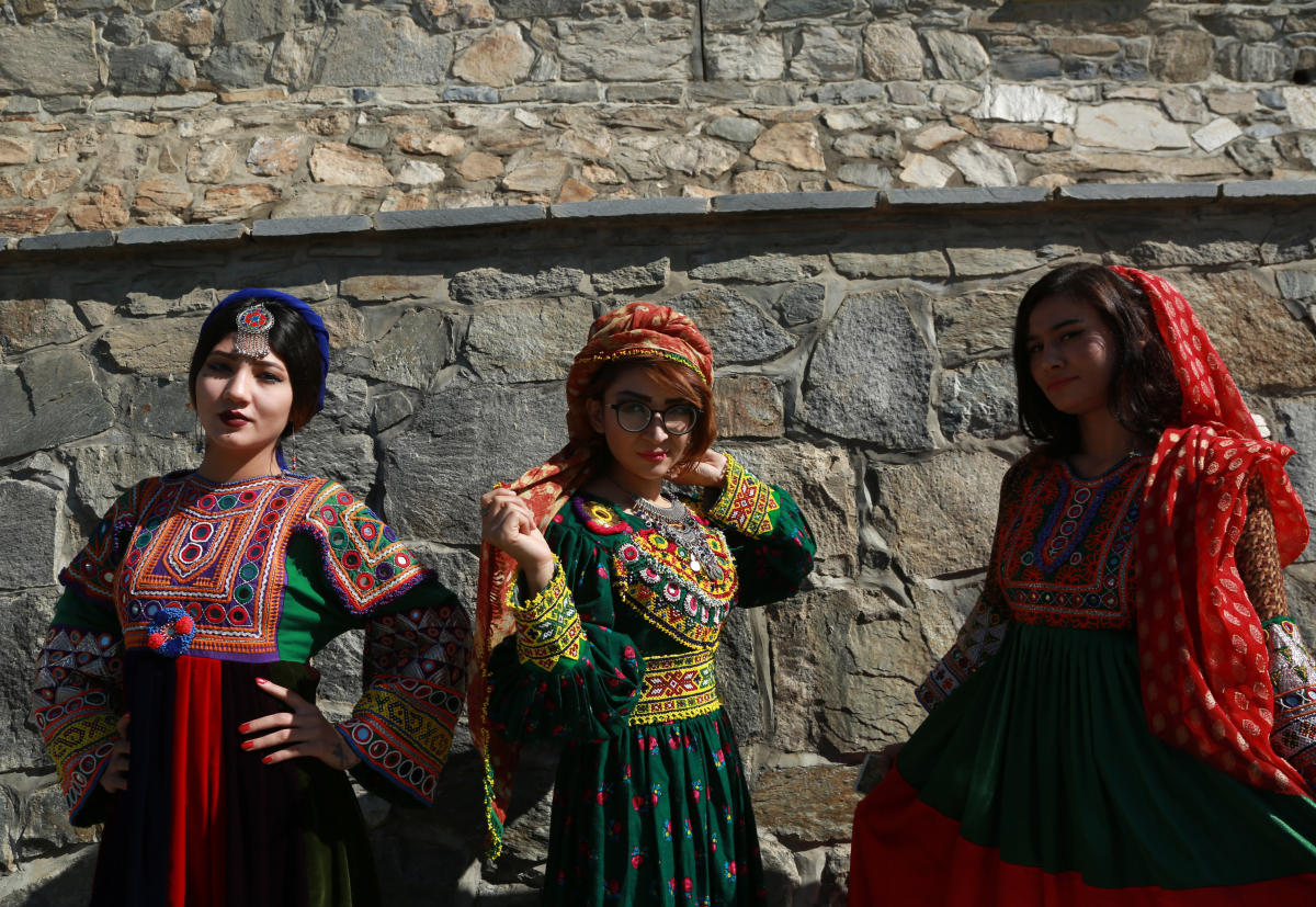 Injektion Ausführen Fitnessstudio afghanische traditionelle kleider