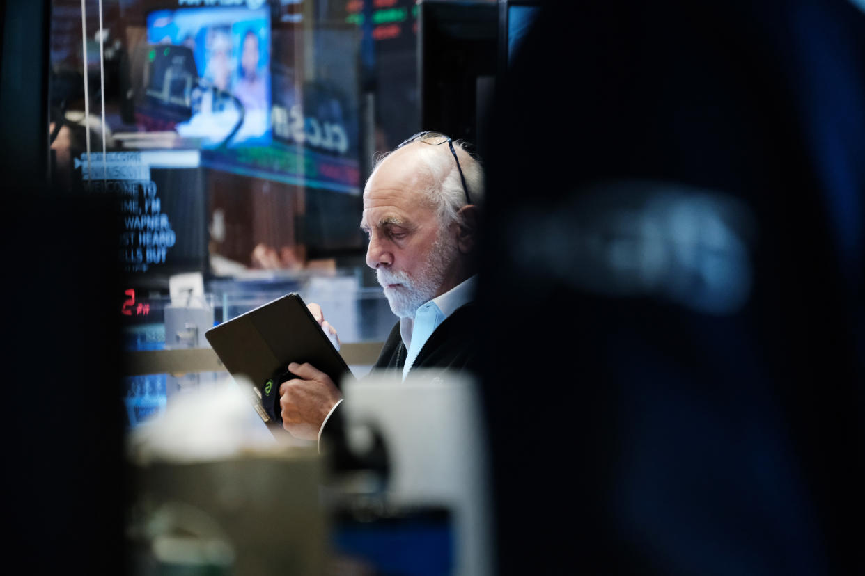 NEW YORK, NEW YORK - SEPTEMBER 01: Traders work on the floor of the New York Stock Exchange (NYSE) on September 01, 2022 in New York City. Stocks rose in late afternoon trading on the first day of September as investors looked forward to the jobs report Friday. (Photo by Spencer Platt/Getty Images)