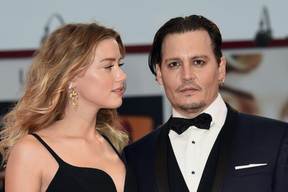 Hollywood ist um eine Blitz-Ehe reicher: Nach nur 15 Monaten hat Schauspielerin Amber Heard die Scheidung von Johnny Depp (52) eingereicht. Wie so oft waren es “unüberbrückbare Differenzen”, welche die 30-Jährige nun zu diesem Schritt bewogen haben, berichtet unter anderem die US-amerikanische Seite „TMZ". (Bild: Rex Features)